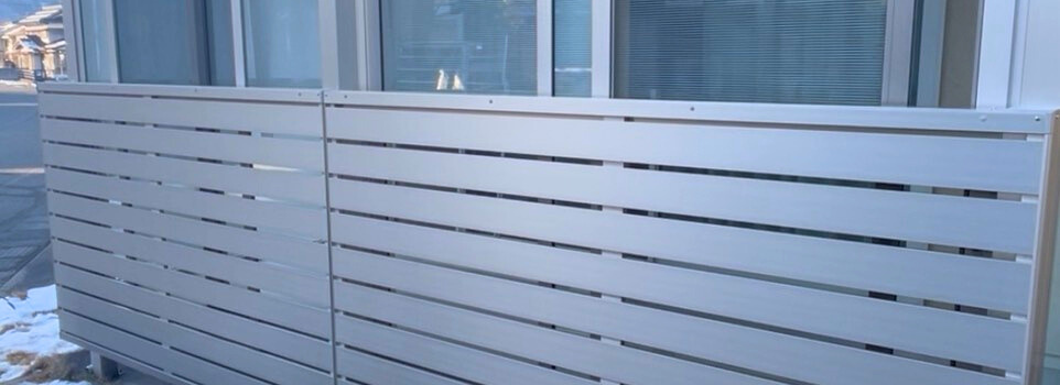 大野の雪からサンルームを守る「雪囲いフェンス」の秘密