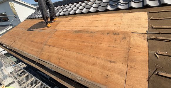 豪雪で折れた屋根を直す！お家の歴史も感じる現場レポート